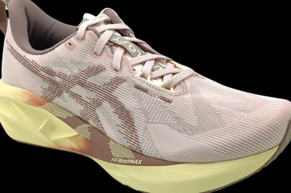 Asics Novablast 5 mineral beige/taupe grey