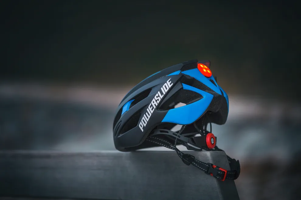 Powerslide Race Attack fiets/skatehelm zwart/blauw met LED licht